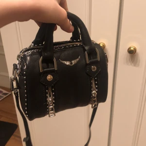Zadig Sunny Bag - Jättefin Zadig väska köpt förra veckan!!❤️ älskar men har en innan❤️ Köp direkt för 3000! Kan posta idag då! Eller mötas