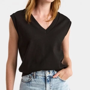 Svart väst - Svart tunn väst, använd en gång därav fint skick