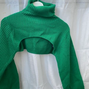 Tröja  - Snygg tröja ifrån H&M, kommer inte till användning 💚 frakt tillkommer 