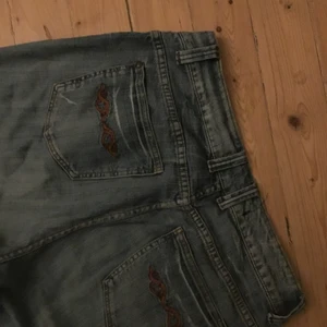 Jeans - Åt det lösare hållet, raka                                                                   längd 80