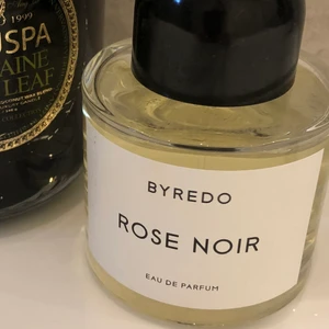 Byredo Rose Noir  - Byredo Rose Noir, Eau de parfum 100ml Doftar ljuvligt!Endast lite anv ni ser på bilden! Nypris 2200:-
