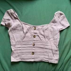 lila tröja - lila magtröja från hollister. använt i gott skick. passar både S och M