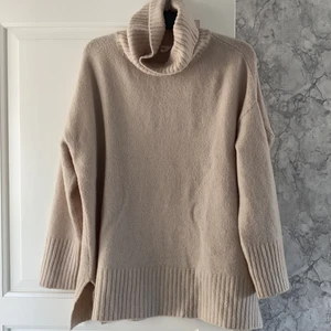 Stickad tröja  - Använd 1 gång! 