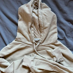Monki hoodie - Beige, oversized hoodie. Bra skick, knappt använd! 
