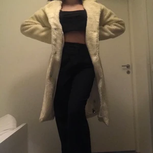 Gul tröja  - Original priset 400kr, helt ny, 