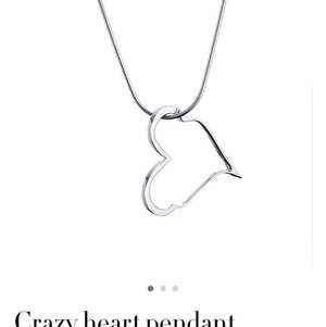 En oanvänd Crazy Heart pendant halsband från märket Efva attling, nypris 1500kr men jag säljer den för 900kr, priset kan diskuteras vid snabb affär. Skriv gärna om du har några frågor.