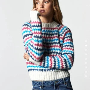 Stickad randig tröja - Stickad jätte mysig tröja från zara (slutsåld)! Helt oanvänd med prislapp kvar. Säljer för den inte passade mig så bra!