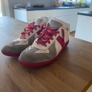 Maison margiela rare colour, Strl 44! - Välanvända Maison Margielas skick 5/10 svåra att få tag i!