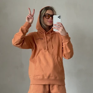 Champion hoodie - Endast använd en gång! Väldigt fint skick i storlek M. Frakt tillkommer🤍