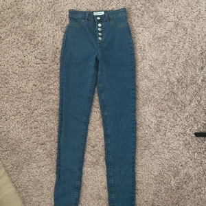 Jeans - Sitter jätte fint,aldrig använt