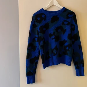 Stickad tröja ☺️ - Stickad tröja i storlek S. 50kr, köparen står för frakt 🥰