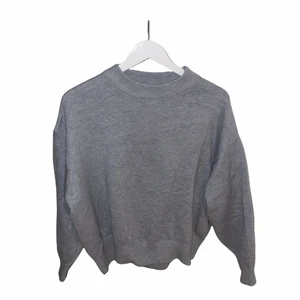 Vintage Sweatshirt  - Skick 9/10.                                                                             Storlek L men väldigt kort i magen. Nästan som en crop-top.
