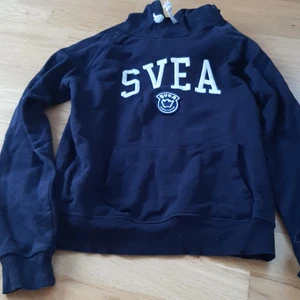 Svea Hoodie - En Hoodie i bra skick.