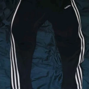 Adidas Mjukisbyxor  - Bra skick inga hål