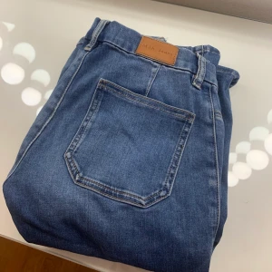 M.I.H jeans - M.I.H jeans i storlek 32-34 