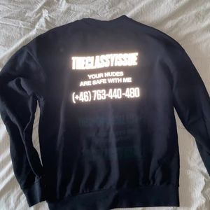 Sweatshirt  - En sweatshirt från The Classy Issue, den är i herrmodell i strl S så sitter over size på mig som vanligtvis är en Xs/S. Så snygg!!! Men använder den inte längre. 