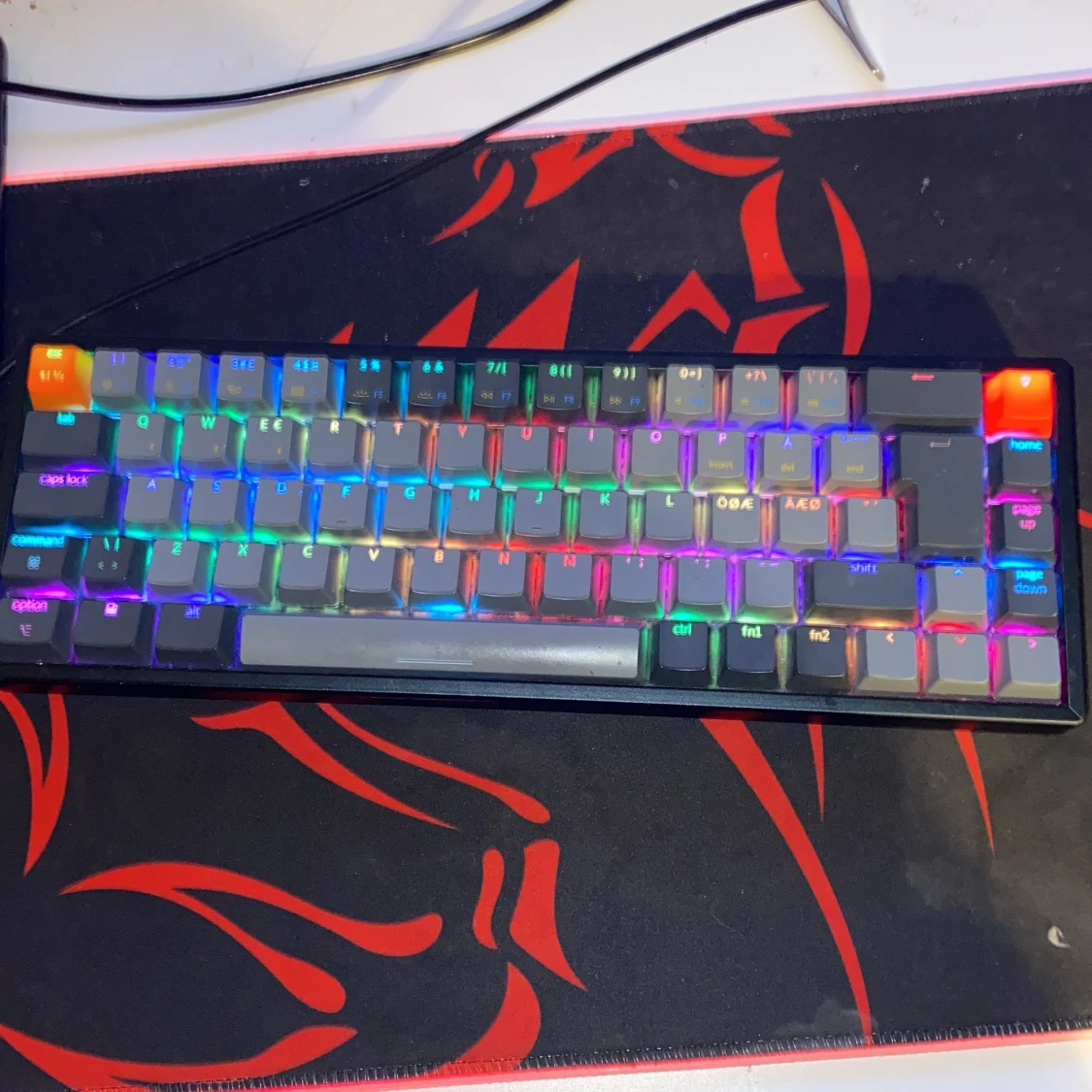 Keychron k6 tangentbord röda switches