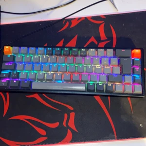 Keychron k6 tangentbord röda switches - Dm för mer info. kände de va dags att byta