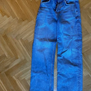 Jeans från märket KARVE - Storlek xxs, 150kr