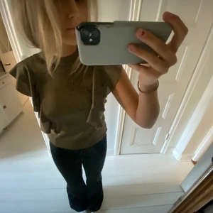 Topp - Grön volang topp