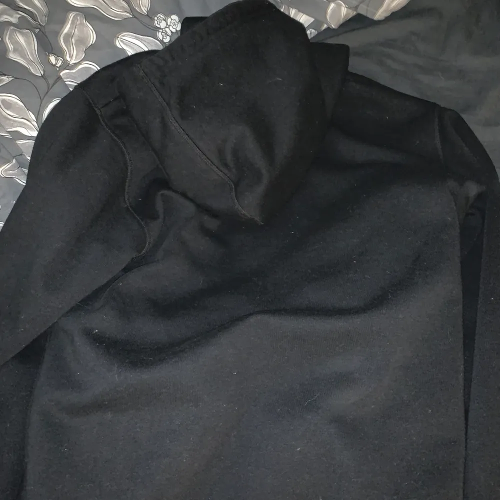 Dickies hoodie, jätte fint skick på trycket och på tröjan.  . Hoodies.