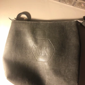 Nesesär  - Säljer denna grå näccesär! Kom privat vid intresse!