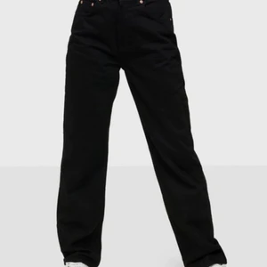 gina tricot 90s high waist jeans - Mina absoluta favorit jeans ❤.  Älskar dessa jeans och dom är i super nra skick men dom har blivit alldeles för små för mig. Frakten ingår i priset 💕