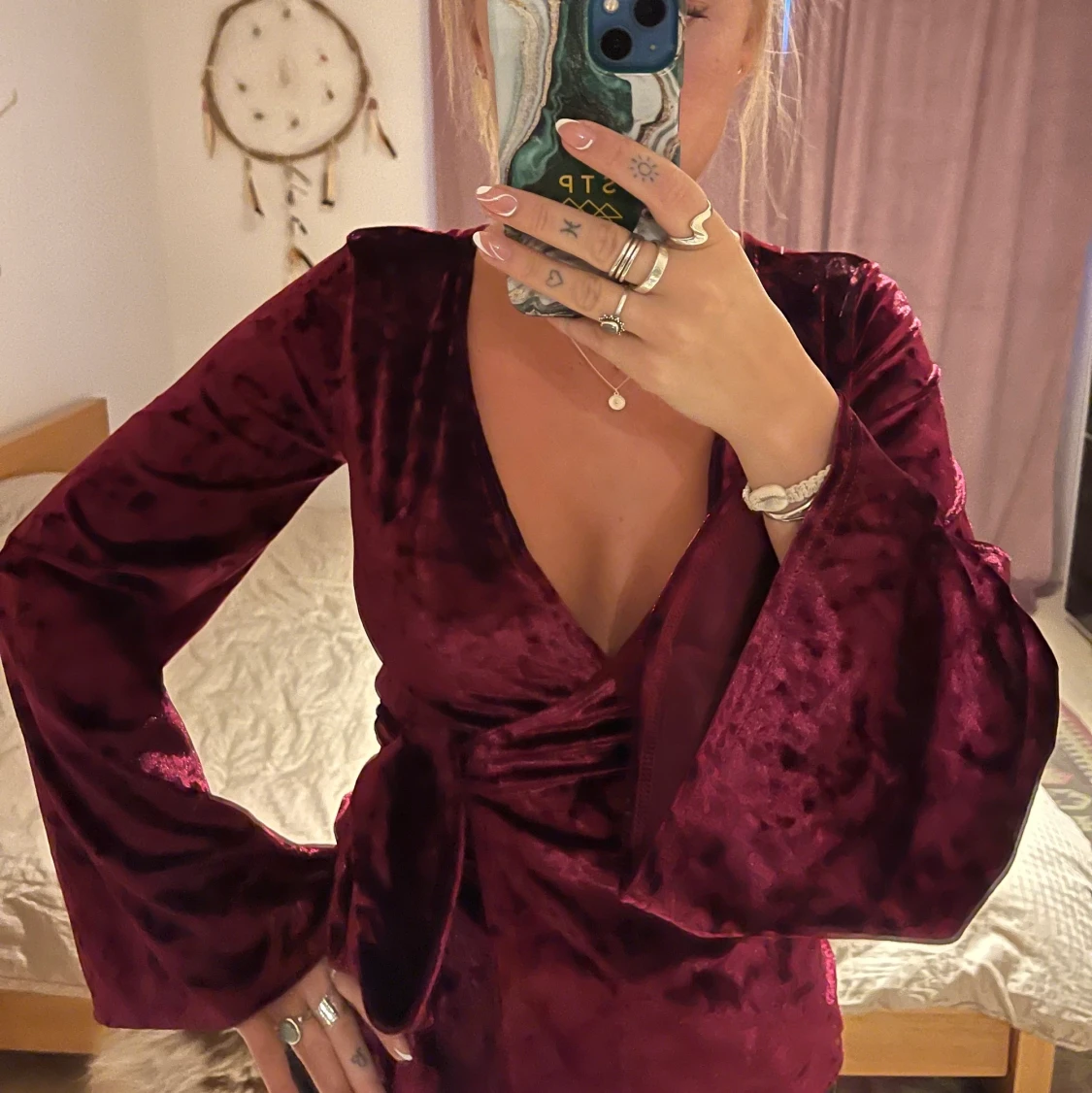 Vinröd plysch omlott tröja