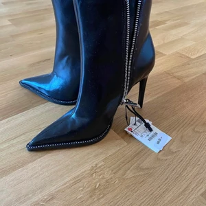 Helt nya skor från Zara - Nya skor med tags på (köpt för 499kr) 