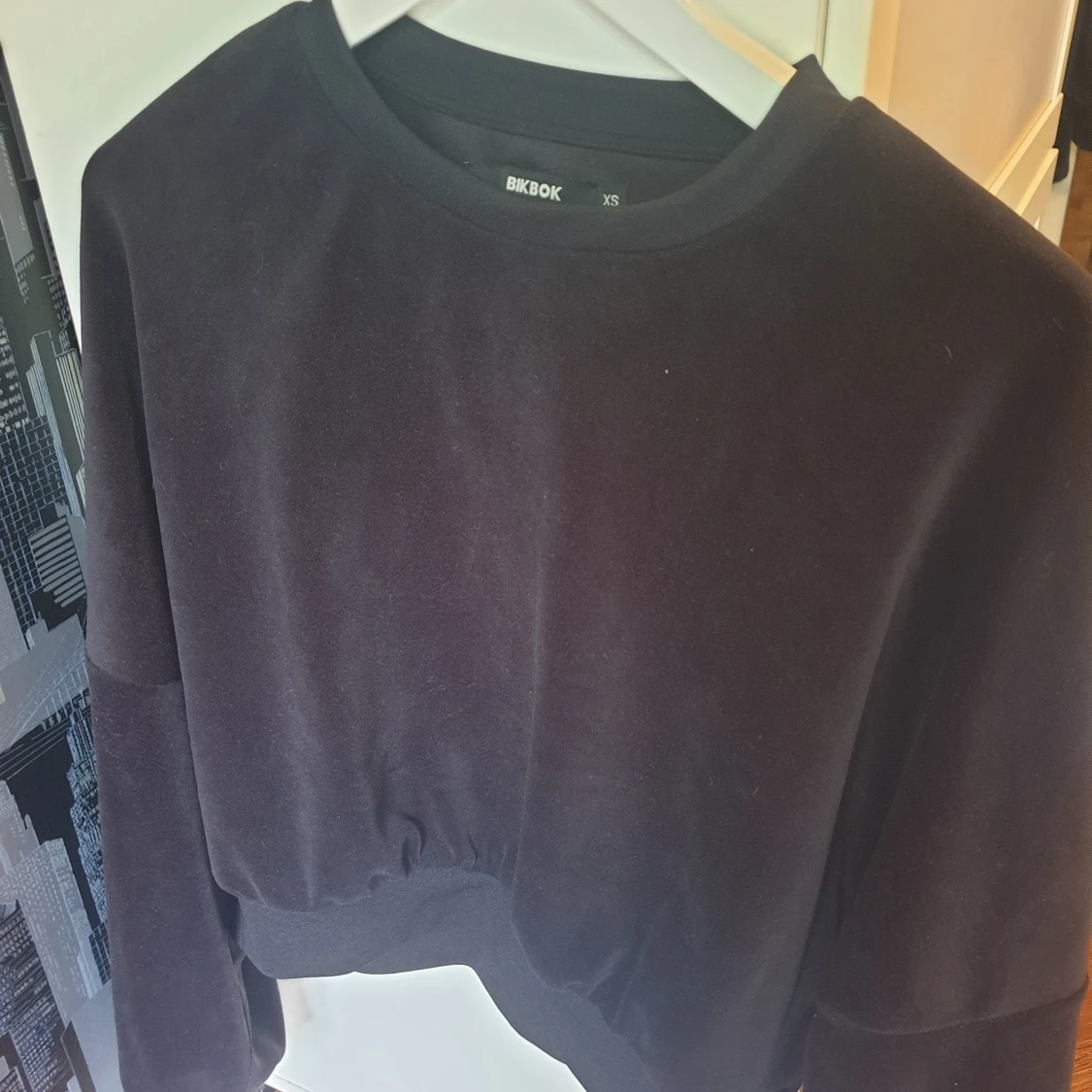 Croppad pösig tröja från BikBok - 90