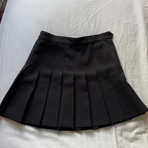 Svart american apparel tennis kjol - Köpte här på plick men den passade inte. Ni kan buda i kommentarerna💕