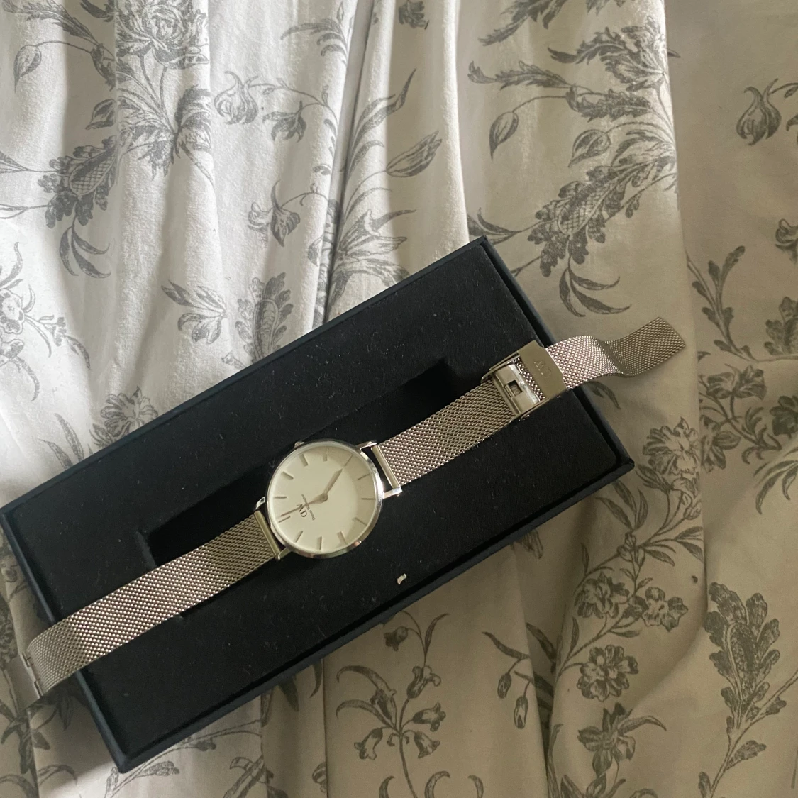 Daniel Wellington  - 90