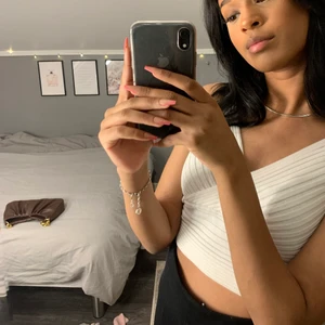 Finaste toppen  - Säljer världens finaste stickade topp, denna är jag så kär i men kommer aldrig till användning, den gör verkligen hela looken så mycket finare. Pris kan alltid diskuteras och hör av dig vid intresse 💓💓