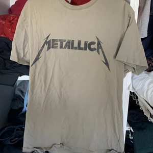 Vet inte vart den kommer ifrån - Metallica t-shirt, använd ganska mycket strl S