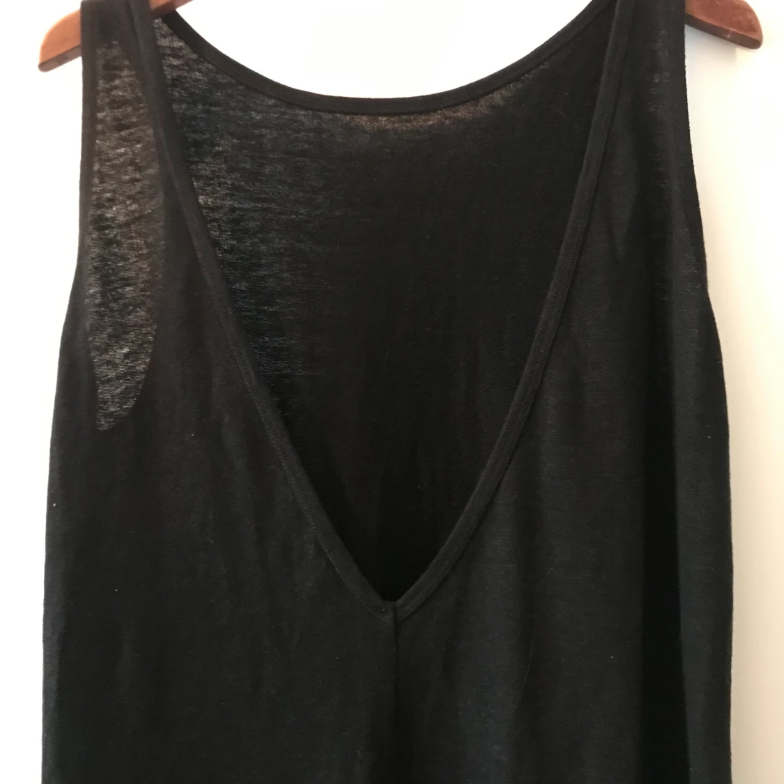 Svart långklänning med djup rygg - 91