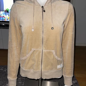 Odd Molly  - Tröja från Odd Molly i bra skick, perfekt till sommarkvällar stl 1 passar XS-S