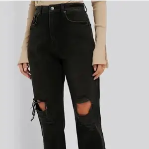 Svarta jeans som är slutsålda från NAKD!!!