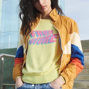 From Future Cashmere Sweater - Cashmere tröja från From Future. Oanvänd. Ljus- Neon gul färg. Ny pris 1000kr. (Pris kan diskuteras)