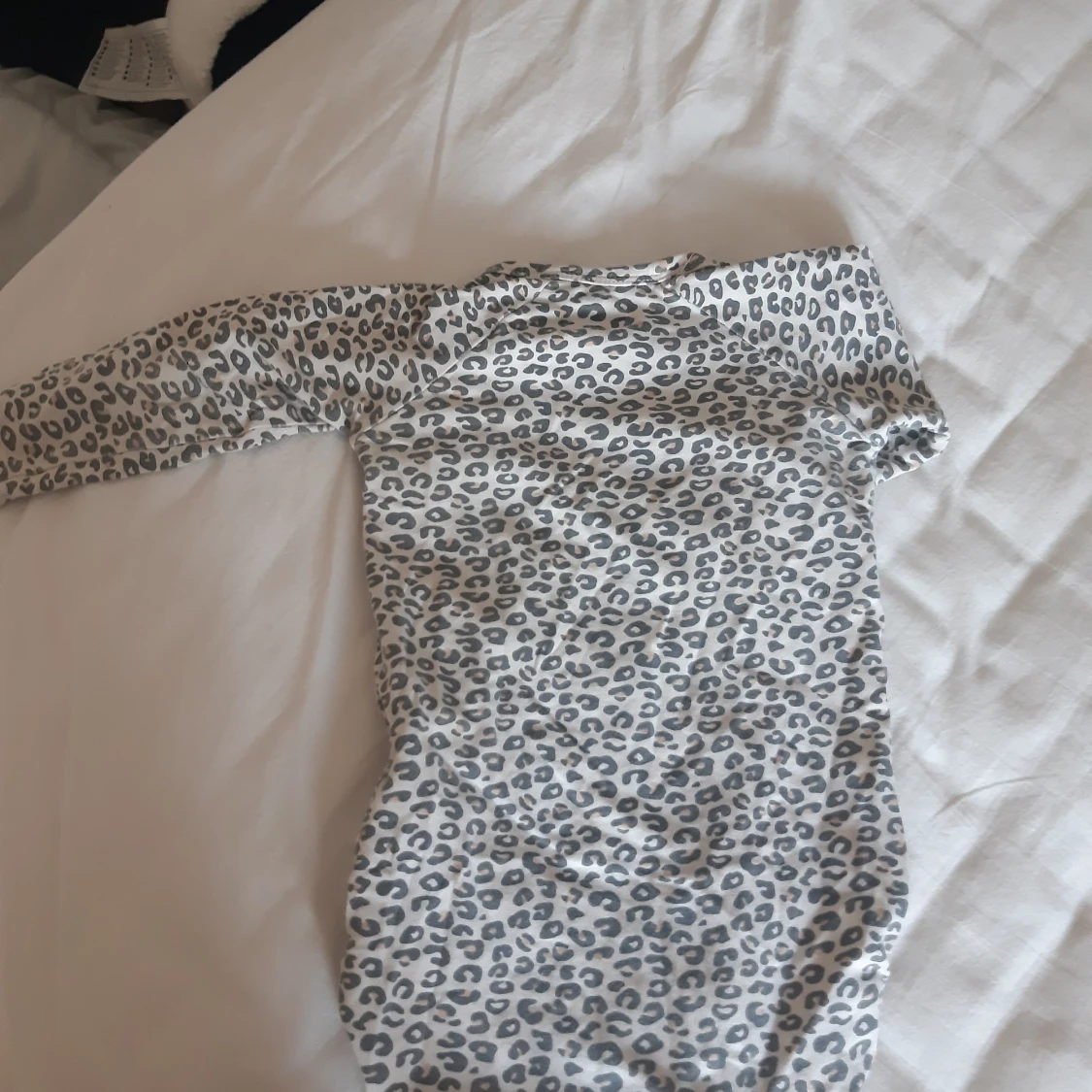 Leopardmönstrad långärmad body från H&M - 90