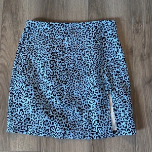 Blå kjol - Säljer denna supergulliga blåa kjol som tyvärr inte används så mycket💙70 kr+frakt