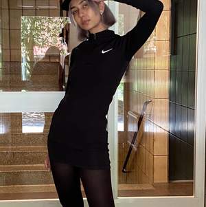 Superfin tight klänning från Nike! Använd 2 gånger. Köptes för 600kr. Säljes för 200kr!  ❤️