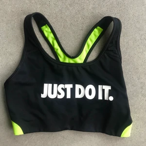 nike sportbh - Oanvänd sporttopp från Nike. Bra support