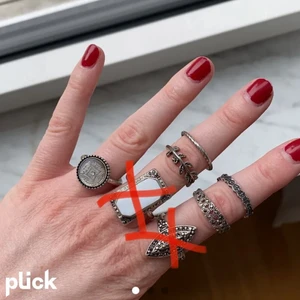 Ringar  - Jättefina ringar som tyvärr inte kommer till användning längre 💕 1st = 30kr, men billigare om du köper flera. Frakt från 12kr! De med rött kryss över är sålda ❌