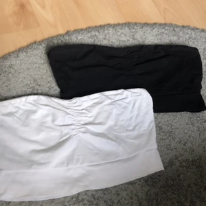 Topp - En svart topp och en vit topp från Gina tricot🤍 välanvända men inga skador☺️ Köp 1 för 20kr eller båda för 35kr🤍 (frakten är densamma även om man köper båda topparna)