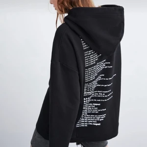 Hoodie - Säljer denna coola Hoodie från zara, superfint skick!