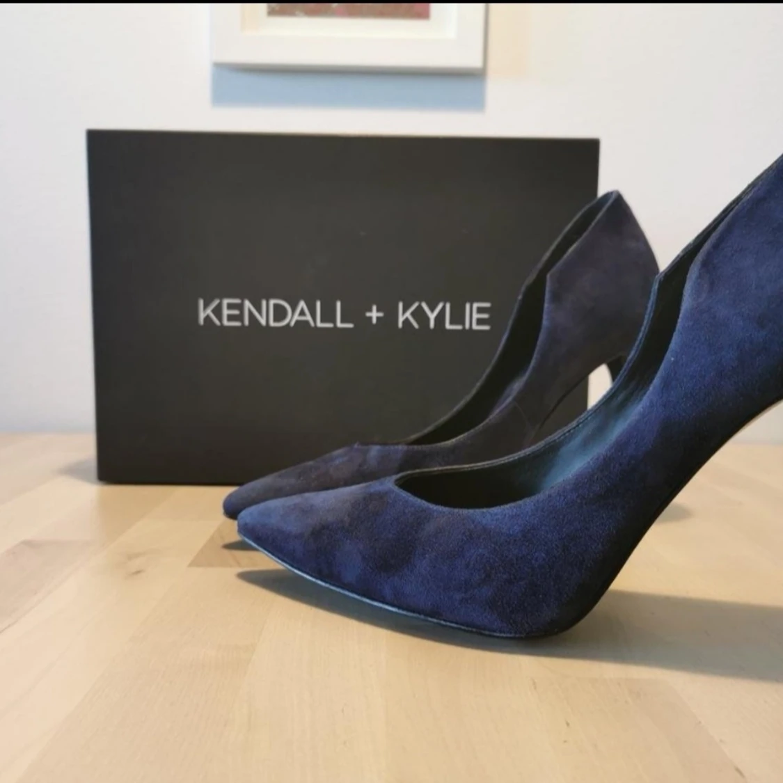 KENDALL + KYLIE - 90