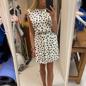 Jumpsuit klänning  - Super söt jumpsuit klänning från Mango i storlek XS.