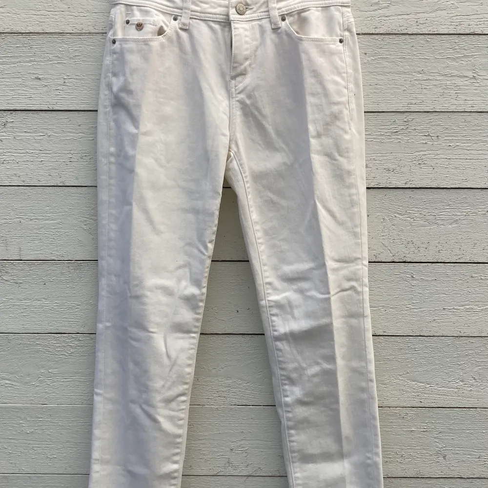 Snygga och formande vita jeans från Esprit. . Jeans & Byxor.