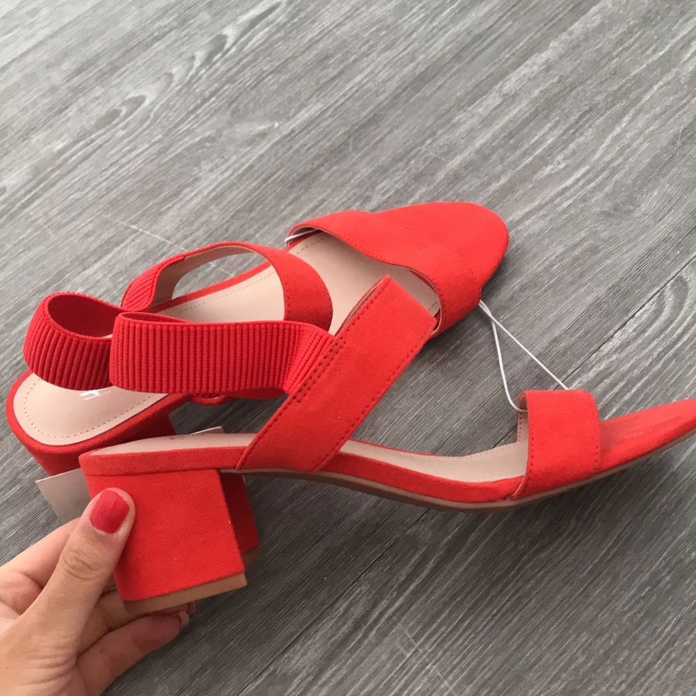 Röda sandaletter - H&M | Plick Second Hand