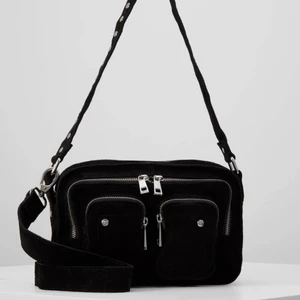 Nunoo väska  - Säljer min väska från Zalando. I mkt bra skick 